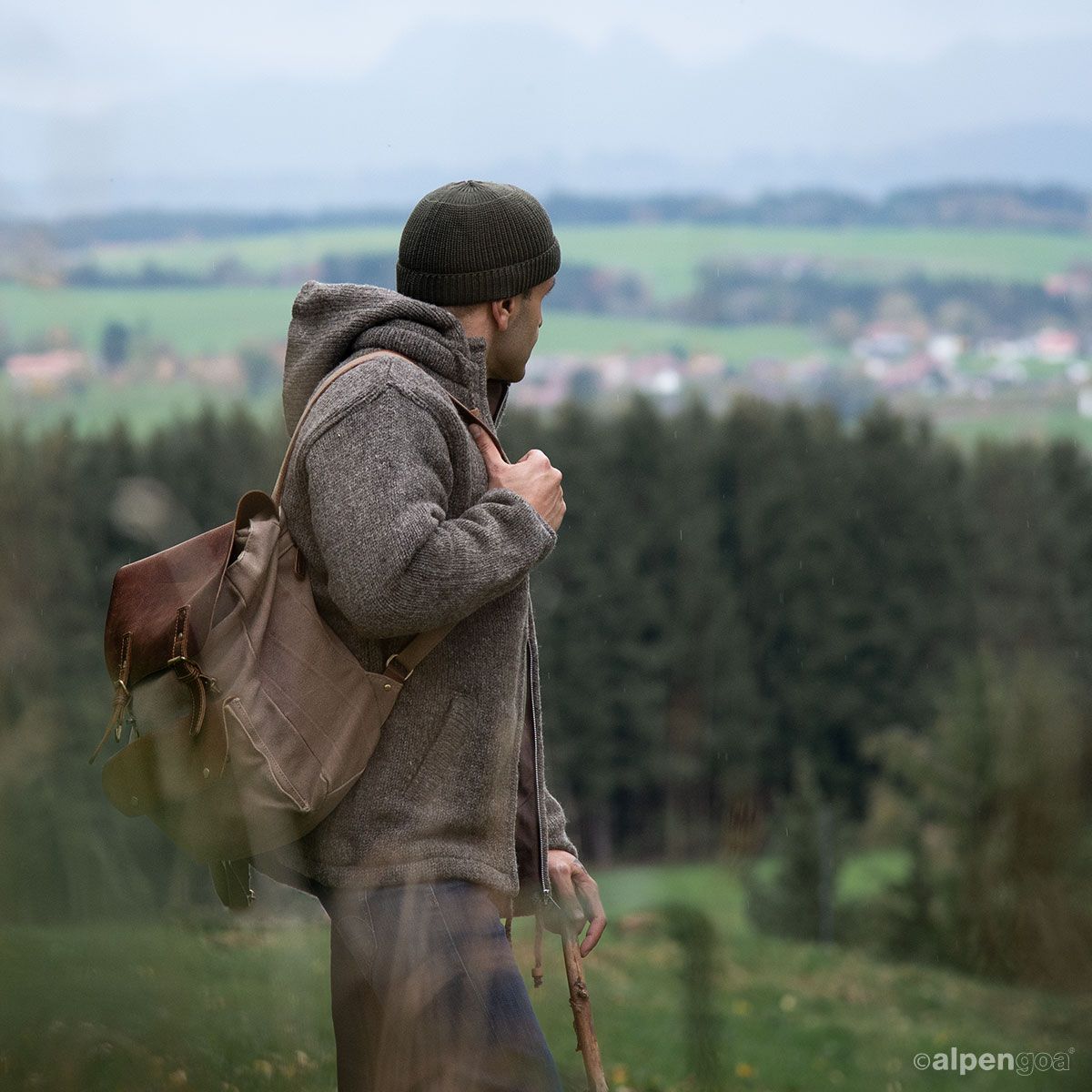 Wolljacke aus Schafwolle Modell Max Naturbraun Tragebeispiel